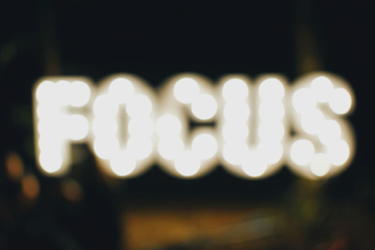 Blurred text 'Focus'